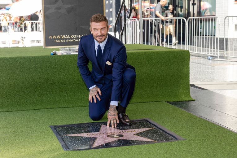 David Beckham dobio zvijezdu na Stazi slavnih uz podršku supruge i Toma Cruisea