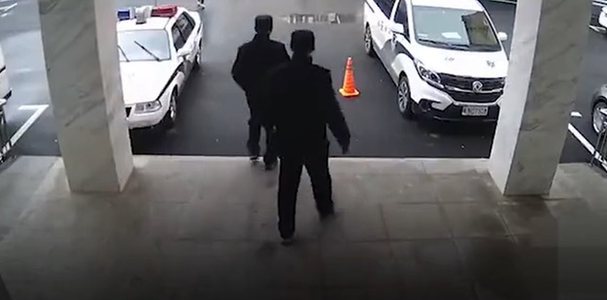 Kad su vidjeli što im je ostavio, policajci u Kini odmah potrčali za ovim tipom