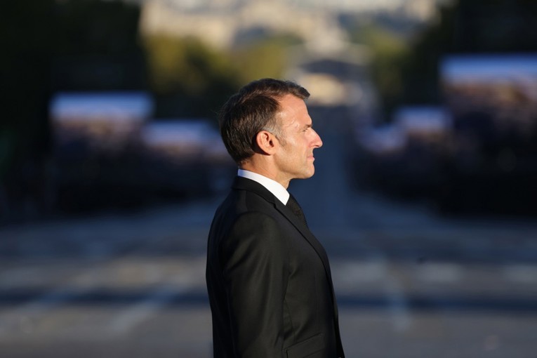 Macron zbog masovnih prosvjeda sazvao krizni sastanak