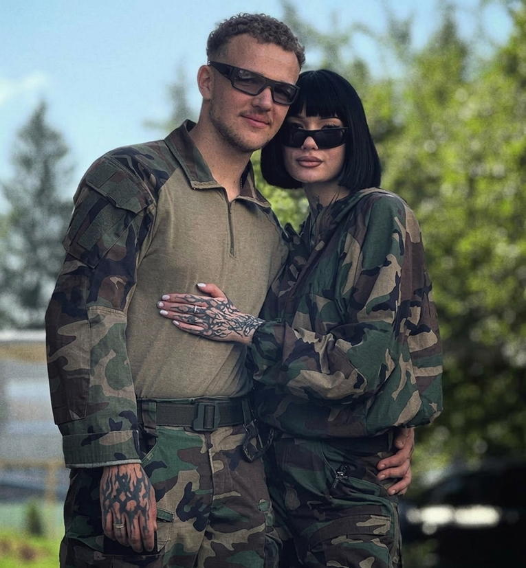 Trudna ukrajinska vojnikinja oprostila se od muža (21). Poginuo je na bojištu