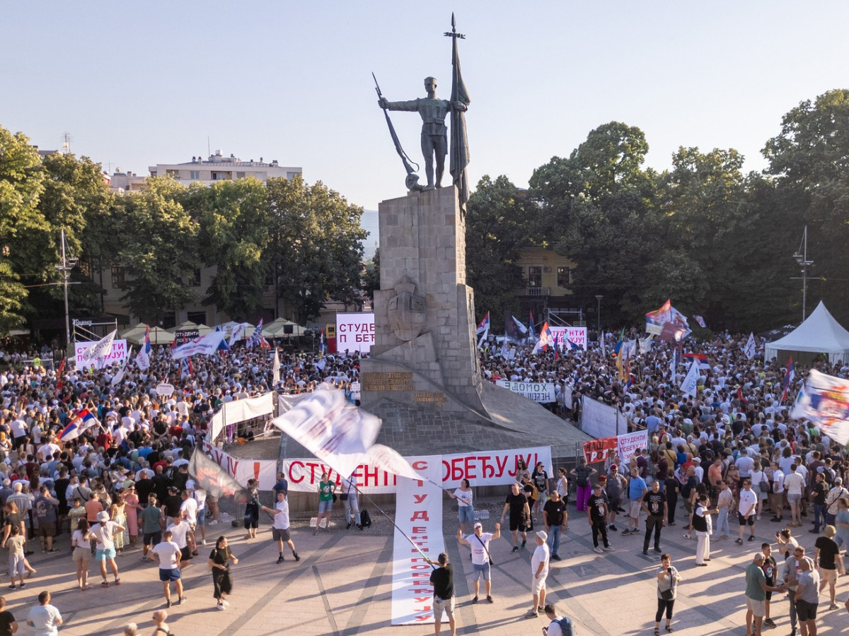 Studenti u Srbiji slavili Vidovdan, prozvali Vučića. "Izdali ste Kosovo"