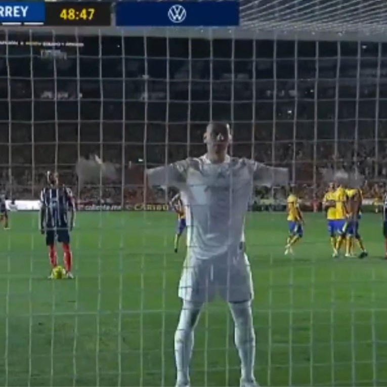 VIDEO Ludnica u Meksiku. Tri isključenja, golman Ramosu okrenuo leđa tijekom penala