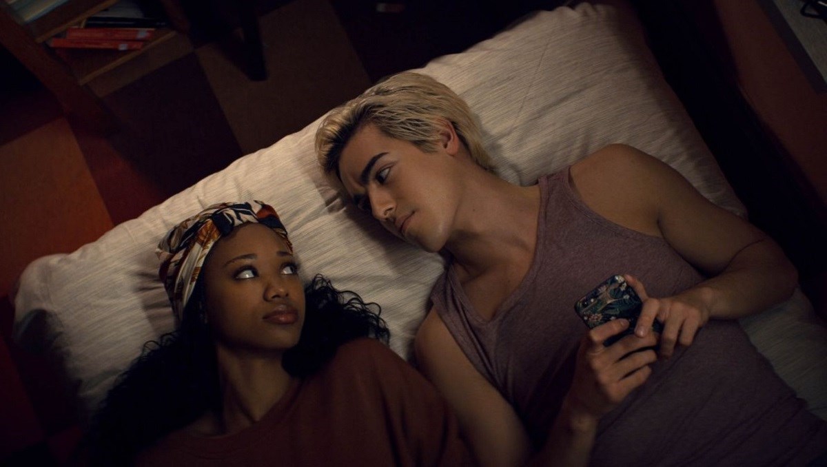 Netflixovu seriju napali zbog previše 18+ scena: "Do druge epizode svi goli"