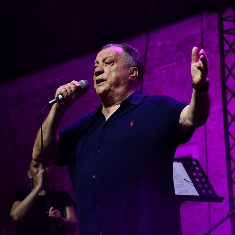 Halid Bešlić otkazao koncert zbog zdravlja: "Počinje s rehabilitacijom"