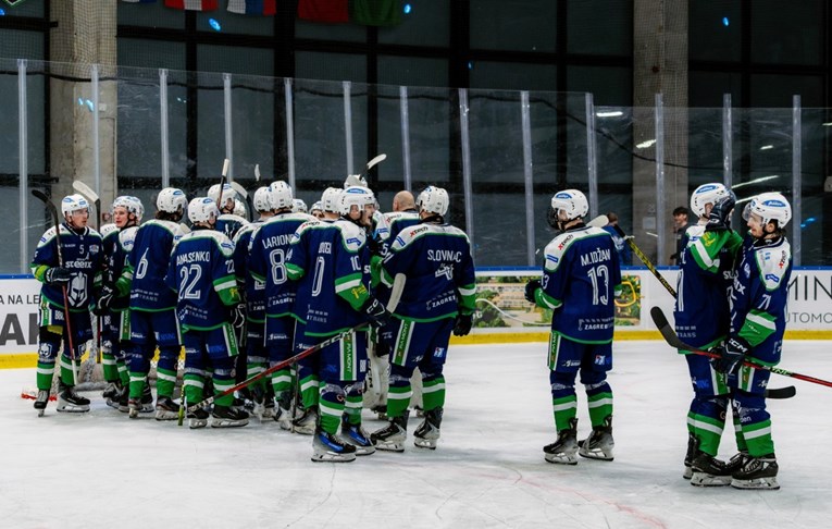 Hokejaši Siska pobijedili u derbiju. Imaju bod manje od vodećeg Salzburga