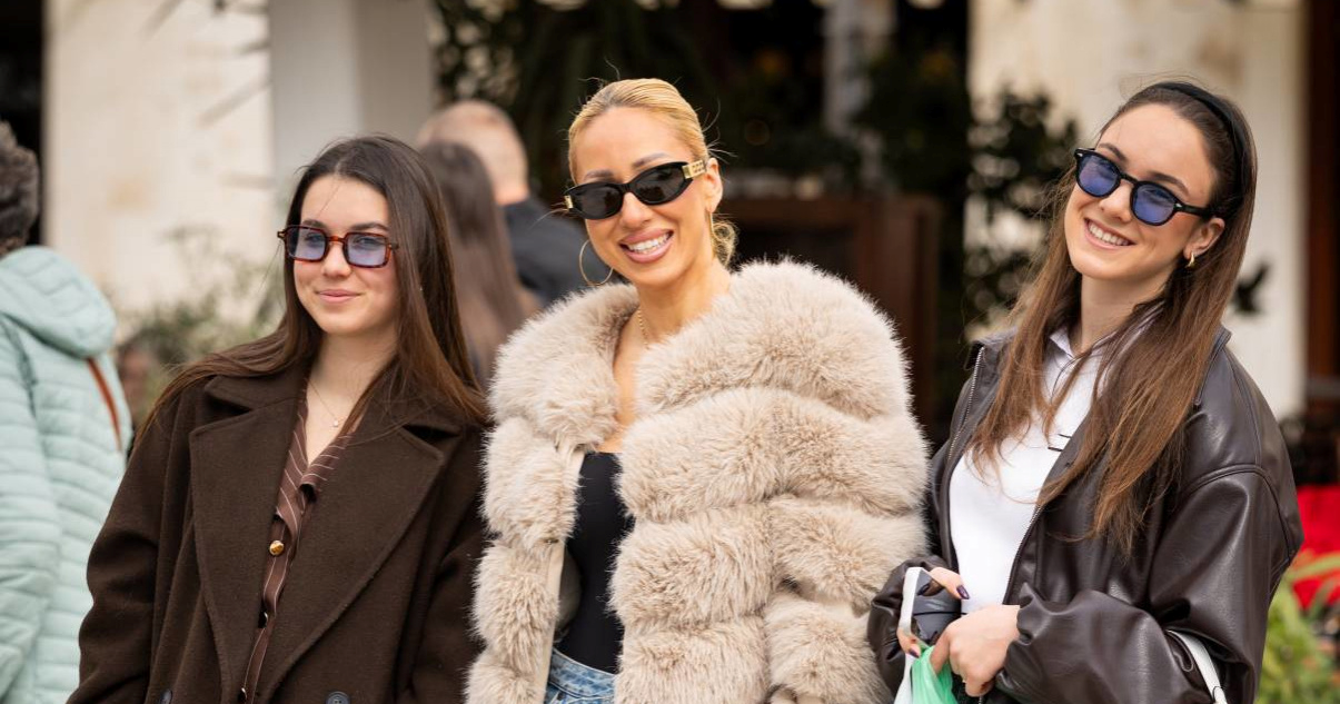 Splitska Riva danas je izgledala posebno lijepo, prolaznici se slikali među cvijećem