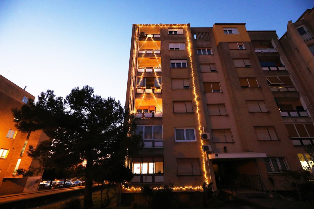 FOTO Pogledajte kako su stanari u Puli ukrasili svoju zgradu