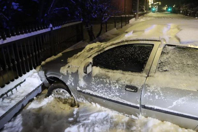 Pijani vozač zabio se autom u ogradu kod Zaprešića. Kažnjen s 1320 eura