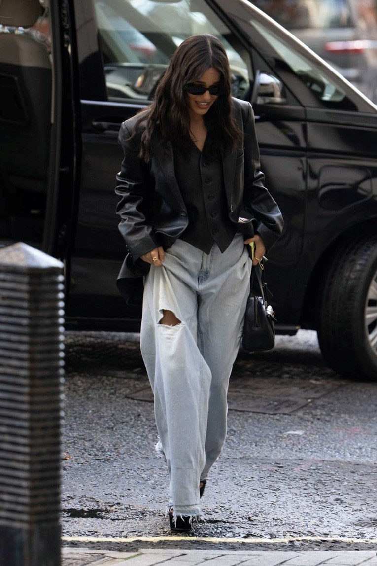 Vraćaju se poderane traperice