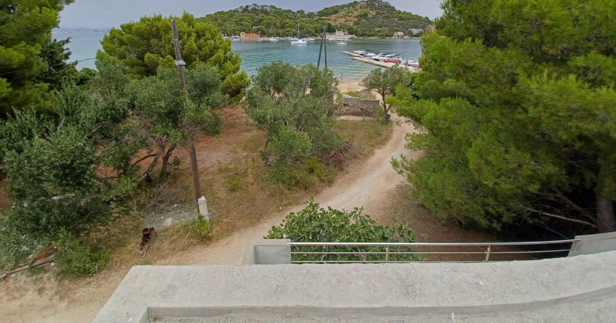 Idila na otoku: Prodaje se kat kuće na Vrgadi, 30 metara od plaže
