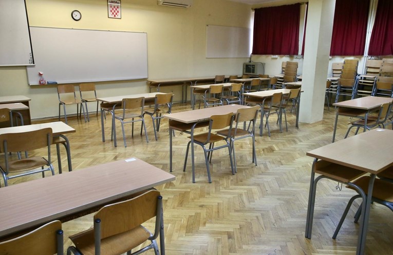 Svi srednjoškolci osim maturanata u Splitsko-dalmatinskoj prelaze na online nastavu