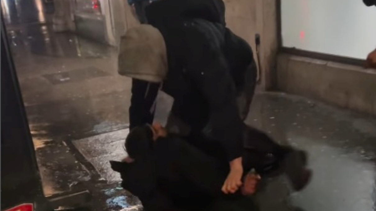 VIDEO Hrvat u Londonu borilačkim vještinama oborio tipa: "Primio je curu za stražnjicu"