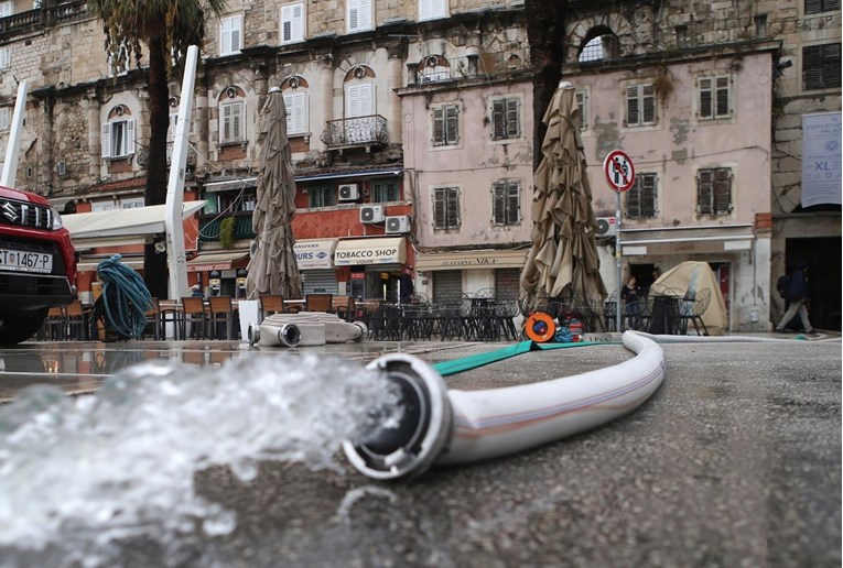 Poplava na Hitnoj u Splitu, vatrogasci brzo ispumpali vodu