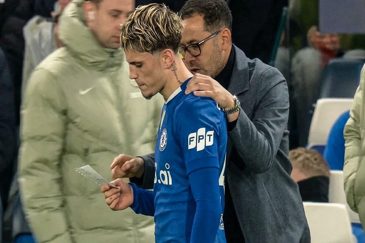 VIDEO Chelsea gubi 2:8, a trener daje papir s uputama asu. Njegova reakcija je hit