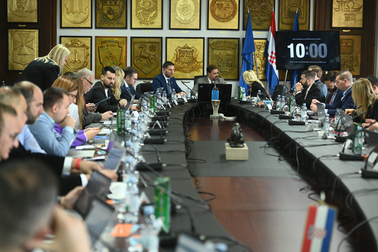 Matijević: Ili će Vlada pokloniti Hotel Zagreb Gradu Splitu ili vraćam mandat SDP-u