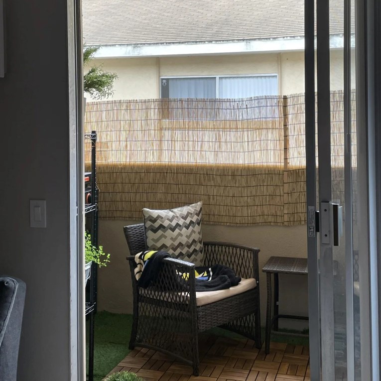 Susjedova nadzorna kamera snima mu stan, ljudi pišu: "Dvoje mogu igrati tu igru" 