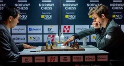 Magnus Carlsen odriče se titule svjetskog prvaka
