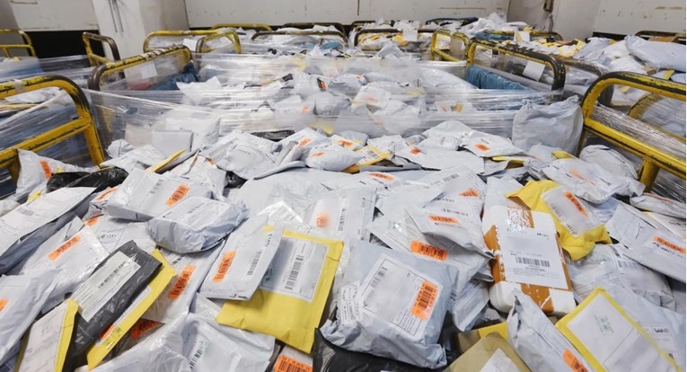 Agencija istražuje naknade koje je Pošta uvela za pošiljke kupljene preko interneta
