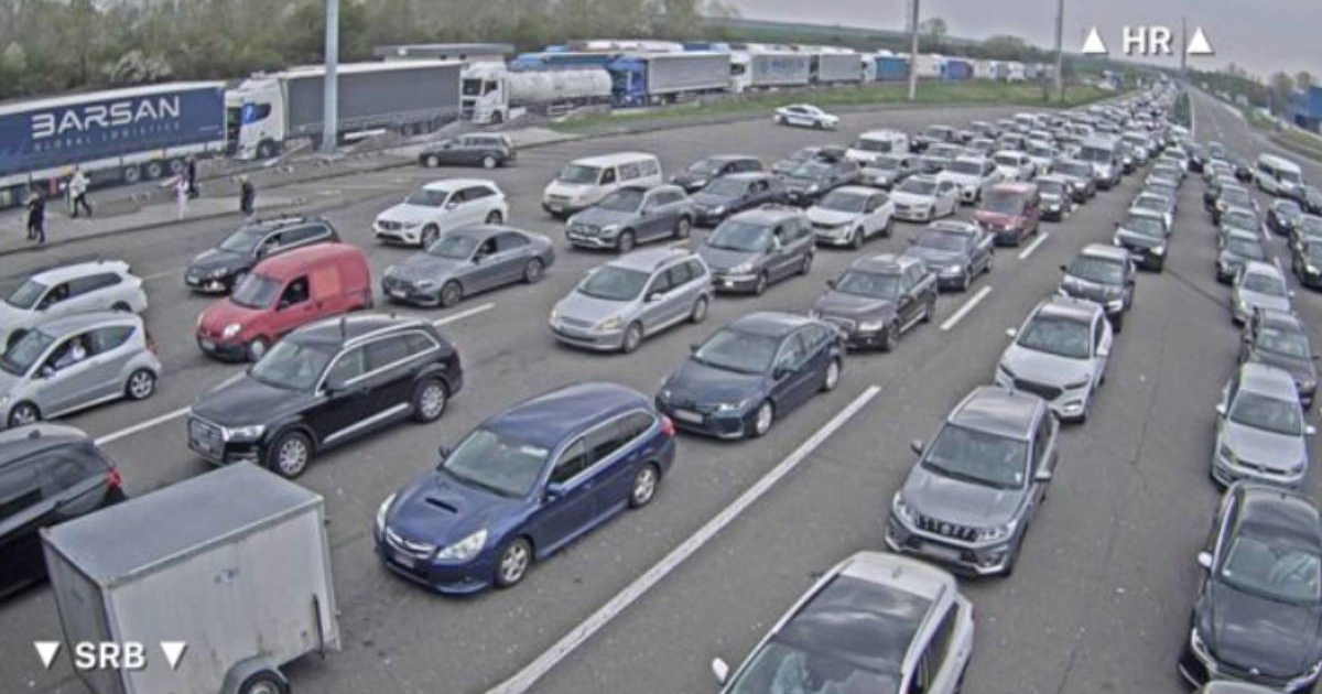 Pojačan promet na izlazu iz Hrvatske, višesatna čekanja na granicama