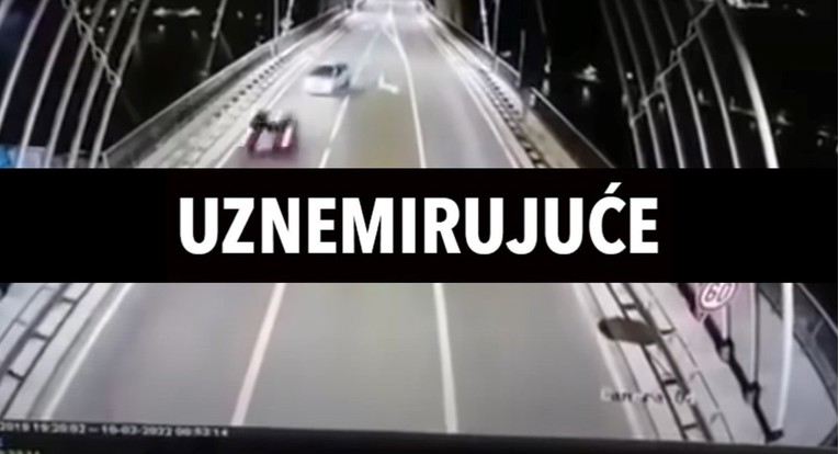 UZNEMIRUJUĆE Objavljena snimka prometne na dubrovačkom mostu, auto potpuno uništen