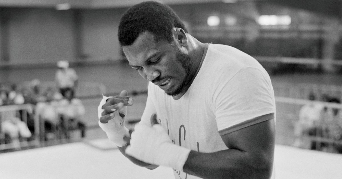 Stroj za nokaute se umirovio i postao svećenik. Vratio se i opet stigao na vrh