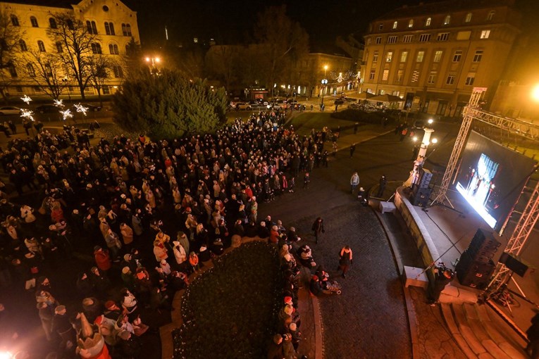 HNK u Zagrebu prikazivao Orašara ispred kazališta, pogledajte koliko ljudi je došlo