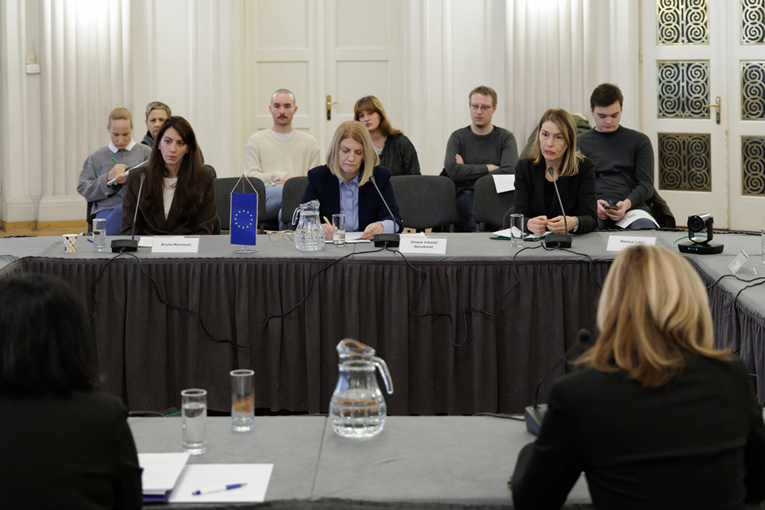 Gong dao devet preporuka Vladi. Prva je: Otvorite Markov trg građanima