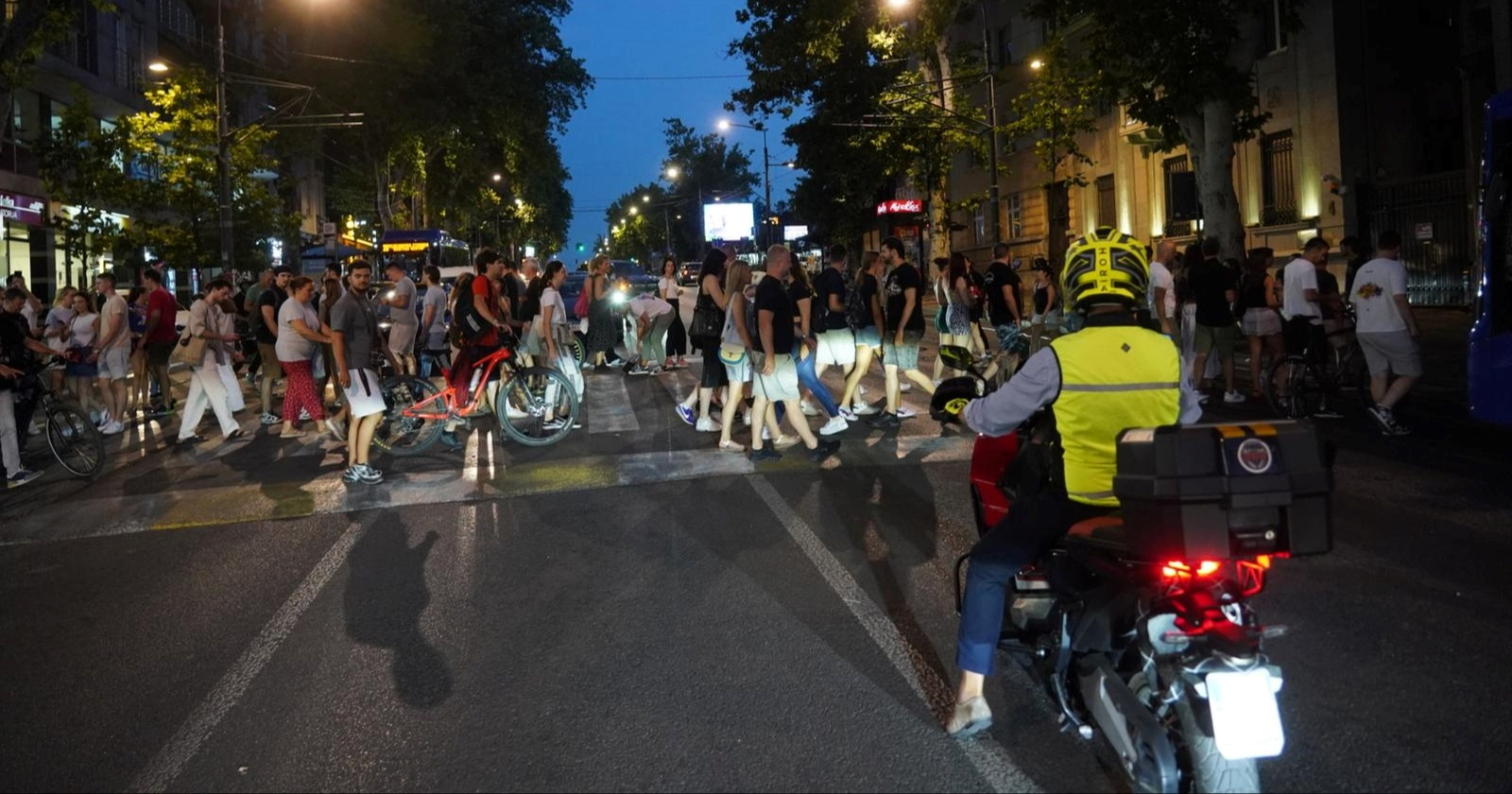 Prosvjedi diljem Beograda. Student: Ovo su posljednji trzaji terorističkog režima