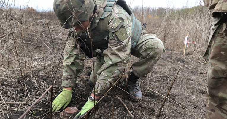 Finci unapređuju kopnene snage, naoružavaju se i od siječnja uvode protupješačke mine