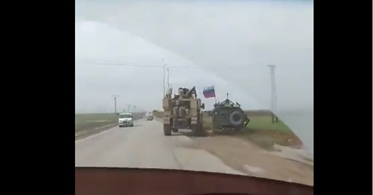 VIDEO Pogledajte kako je američko vojno vozilo izguralo rusko s ceste