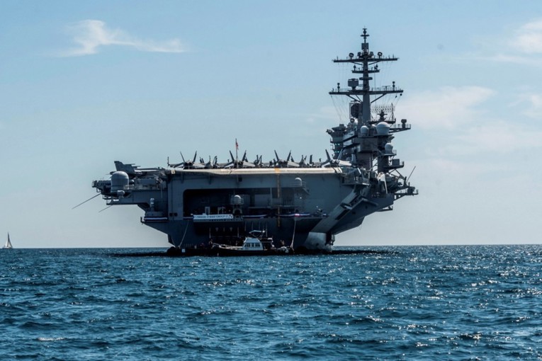 USS Abraham Lincoln 250 dana nije pristao na kopno. Rastu pokušaji samoubojstva