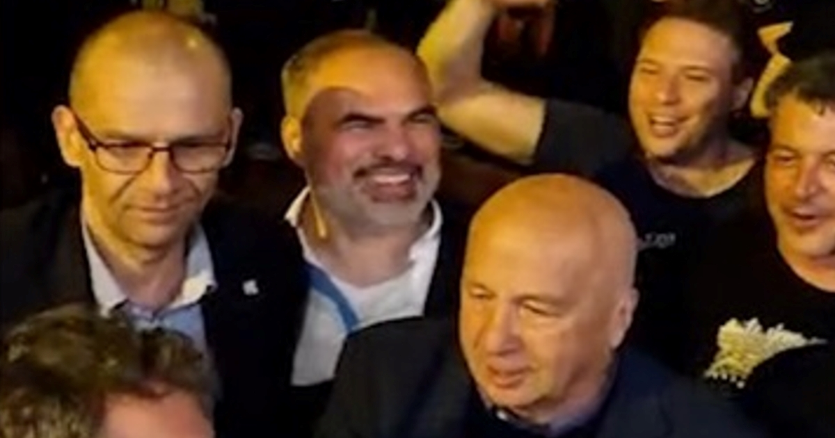 VIDEO Čelnici Dinama slave naslov prvaka s navijačima pokraj stadiona