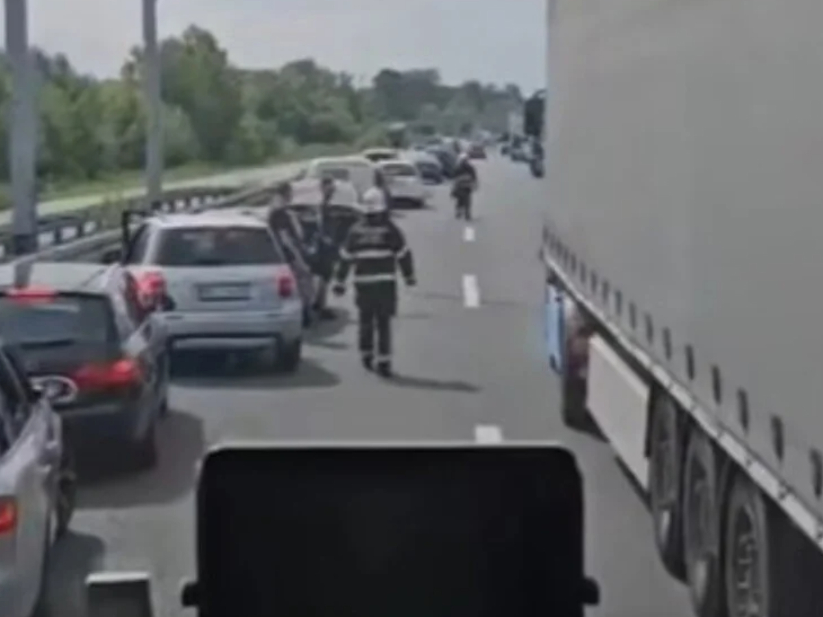 U nesreći na A3 poginuo vozač kamiona. Vatrogasci: Vozači nisu napravili koridor