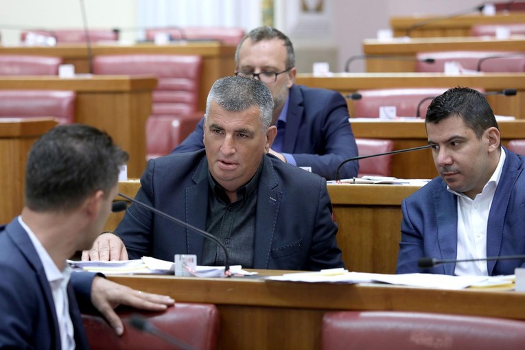 U saboru se svađaju zbog Kuščevića