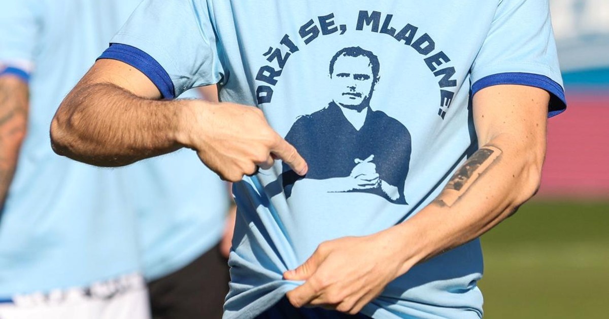Igrači Dinama i Hajduka izašli u majicama podrške bolesnoj ikoni SHNL-a