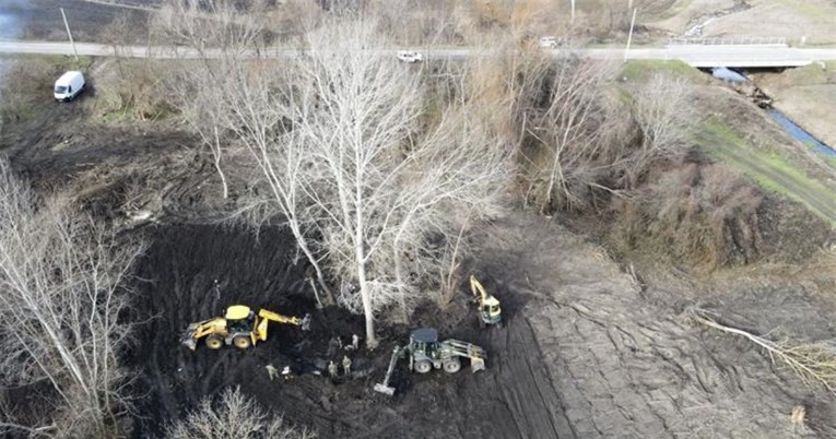 FOTO Uz cestu kod Vukovara nađeni posmrtni ostaci iz Domovinskog rata