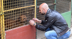Nogometaši Rijeke i trener Sopić posjetili azil za pse u Viškovu