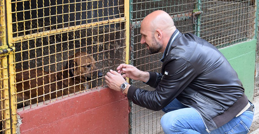 Nogometaši Rijeke i trener Sopić posjetili azil za pse u Viškovu