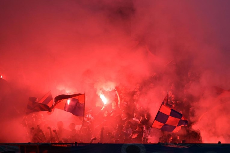 Torcida zapalila tribine u Varaždinu, zastava i posljednje zbogom Josipu Briškom