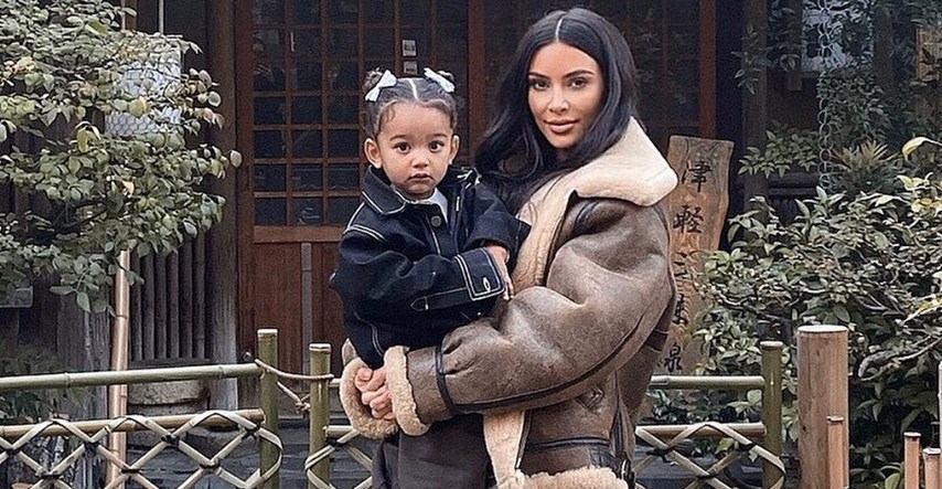 Iako su joj samo dvije godine, kći Kim Kardashian već se oblači u maminom ormaru