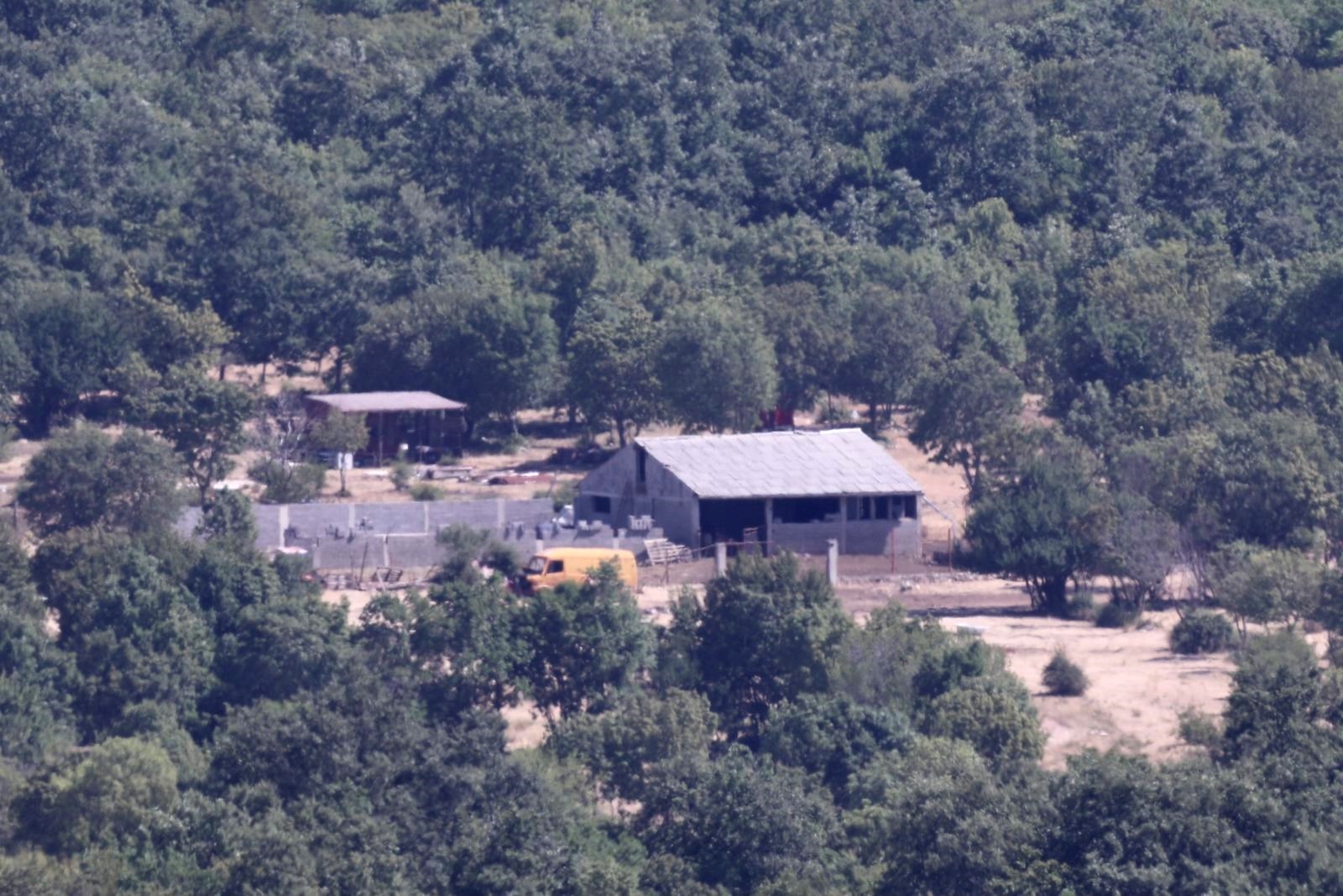Zbog bedrenice i dalje zabrane ispaše, lova i premještanja životinja