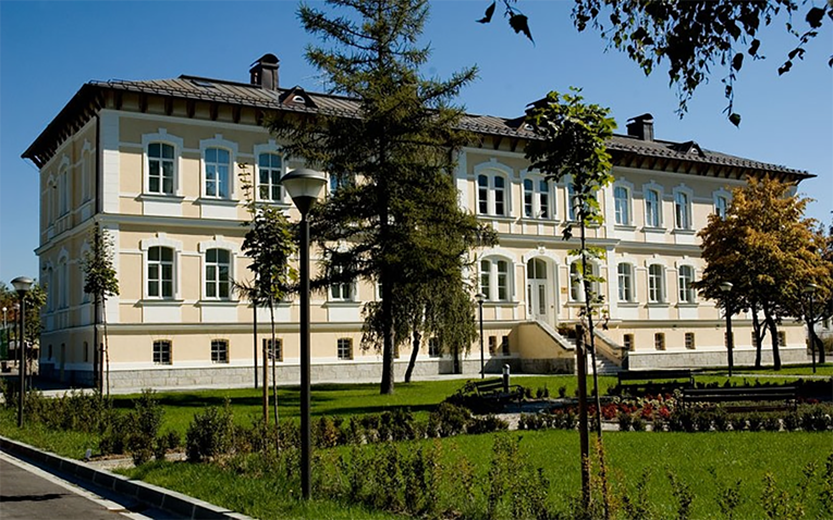 Svećenik iz Gospića prijavljen jer je godinama zlostavljao maloljetnika. Istražuju ga