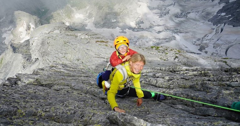 Trogodišnjak i njegova sestra se uspeli na planinu visoku 3308 metara