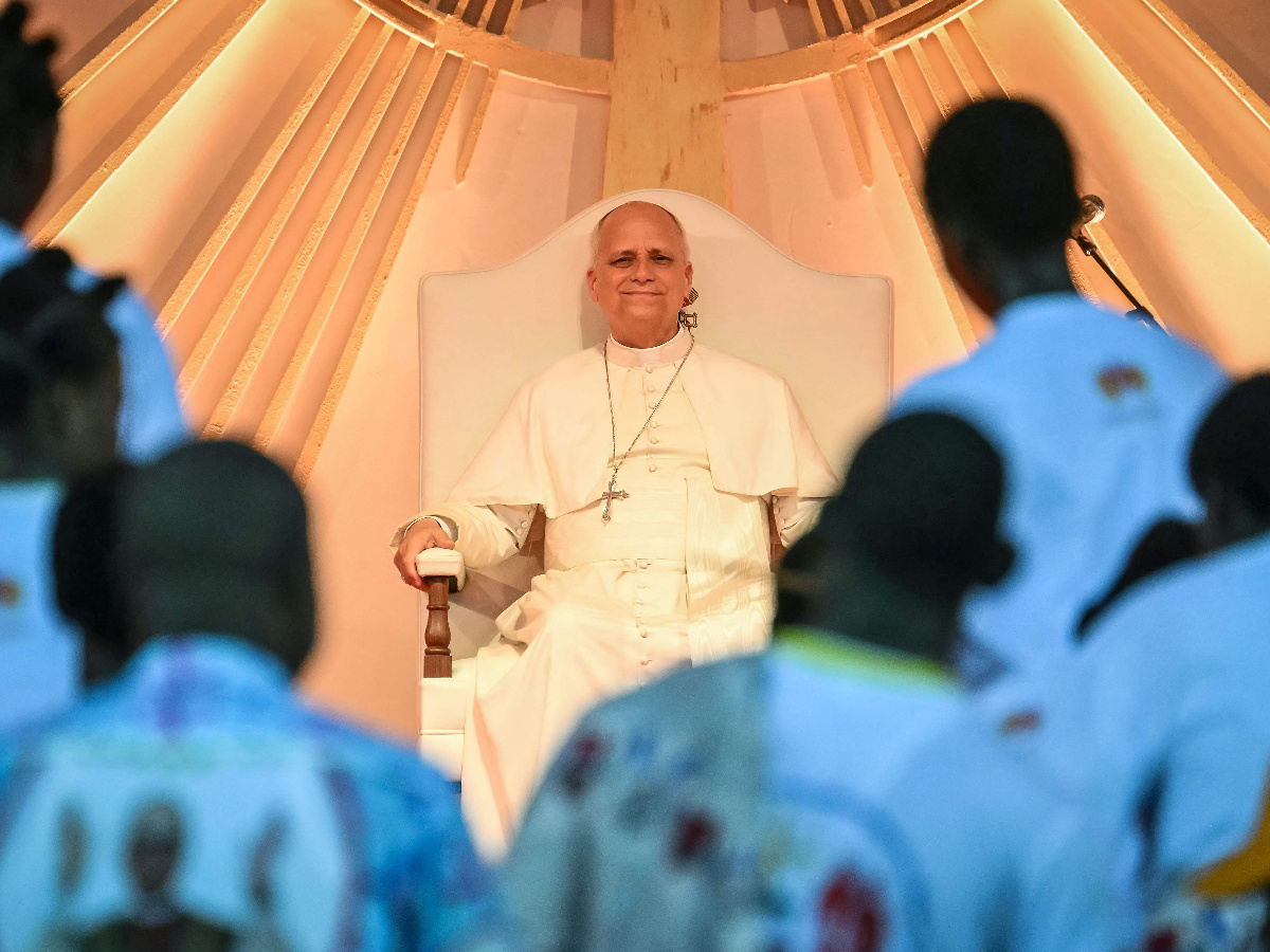 Papa Lav završio afričku turneju posjetom zatvorenicima i govorom po kiši