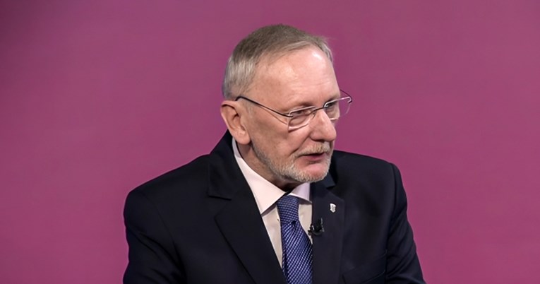 Policajac srušio stariju ženu na pod. Božinović: Trebao je malo pripaziti