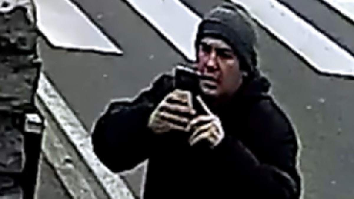 Policija traži ovog čovjeka zbog uvredljivog grafita na džamiji u Zagrebu
