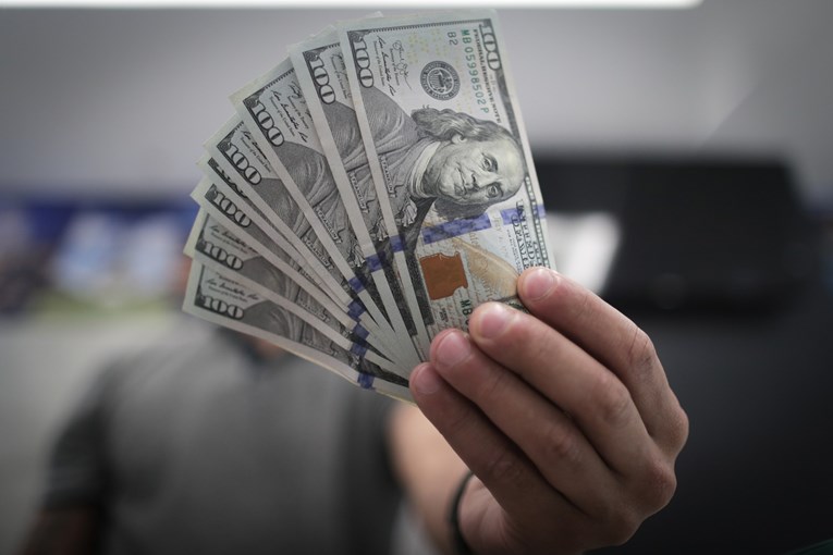 Dolar oslabio drugi tjedan zaredom, čeka se smanjenje kamata Feda