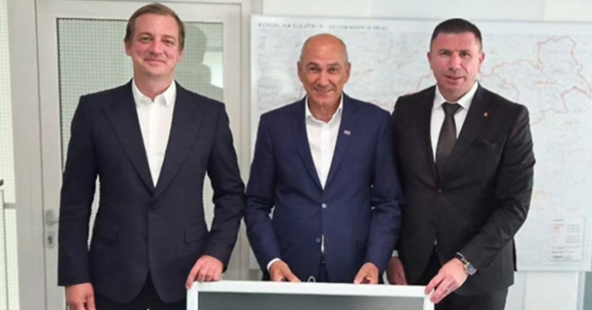Pirić i Nosov poklonili Livajin dres slovenskom premijeru