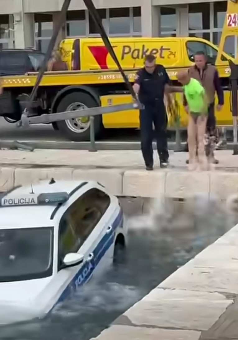 Policajac u Senju otišao na bankomat, službeni auto mu sletio u more