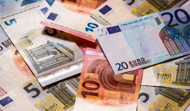 Average net pay in Zagreb in May €1,030